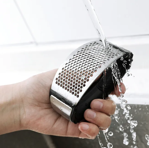 Stainless Steel Garlic Press with ergonomic handle for crushing garlic and ginger – Defilk kitchen gadget