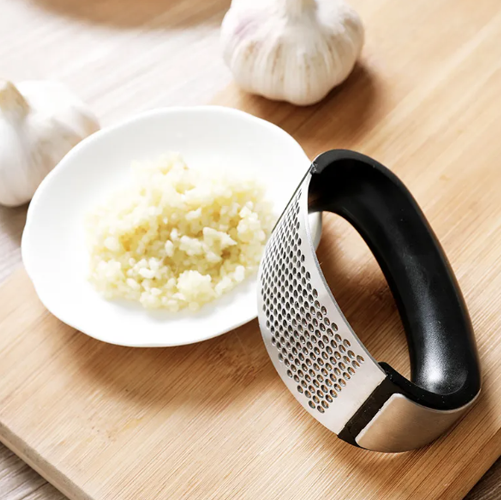 Stainless Steel Garlic Press with ergonomic handle for crushing garlic and ginger – Defilk kitchen gadget